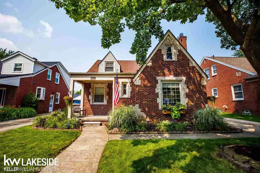 1892 Stanhope, Grosse Pointe Woods, MI 48236