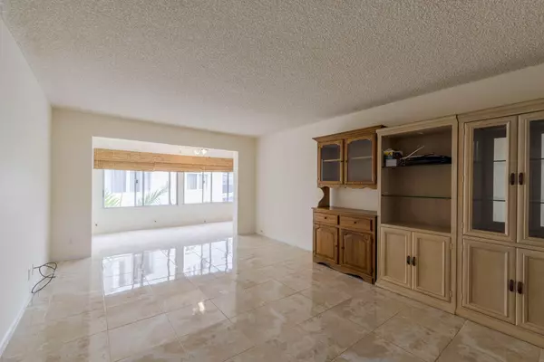 Lake Worth, FL 33467,3186 Via Poinciana 208