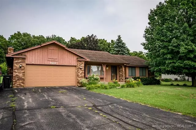 5754 Skyway Drive NE, Comstock Park, MI 49321