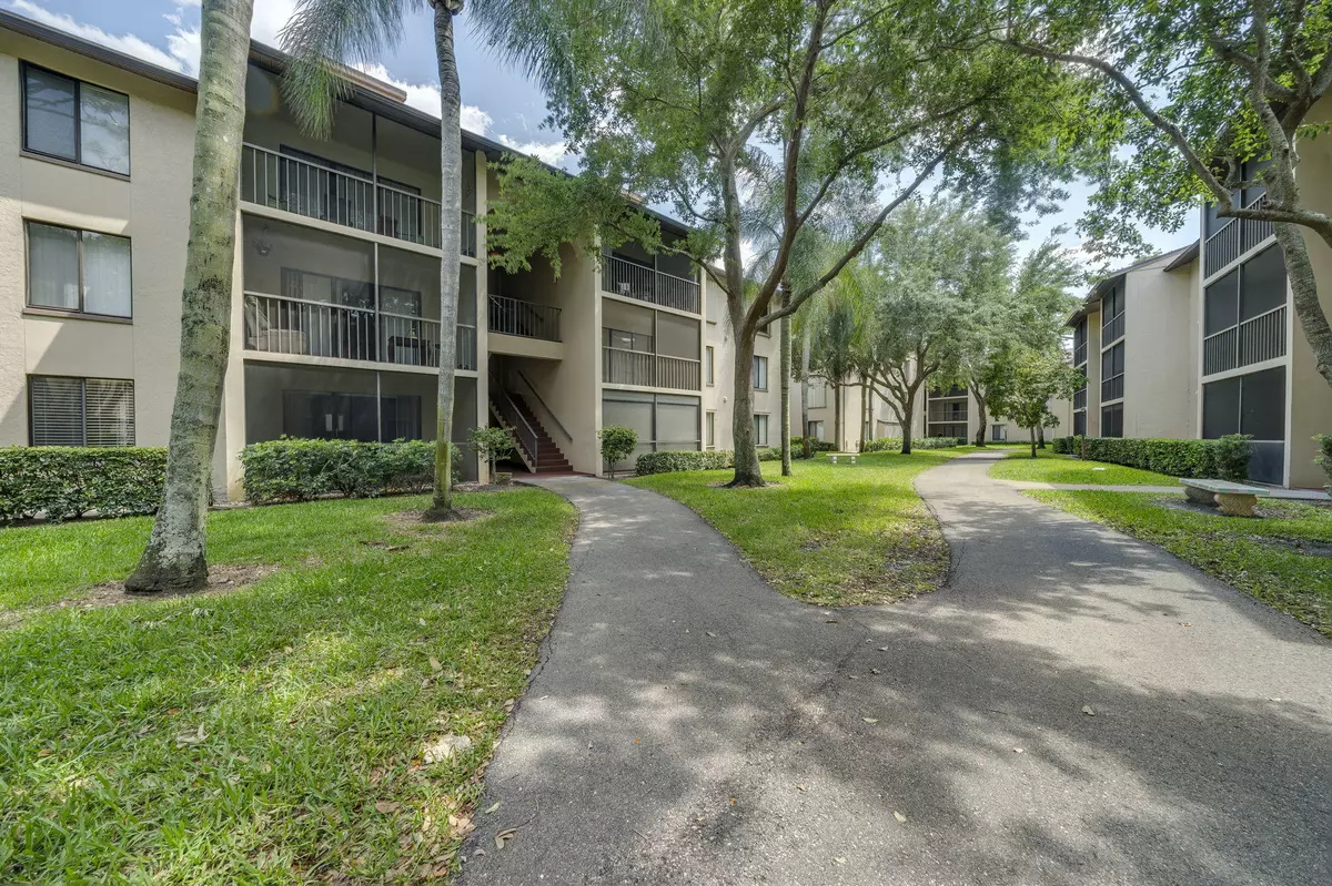 Greenacres, FL 33415,207 Foxtail DR E3