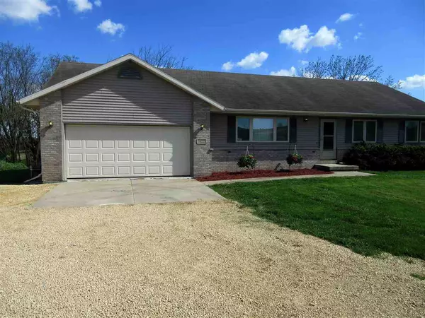 10225 Spring Valley Dr, Mount Horeb, WI 53577