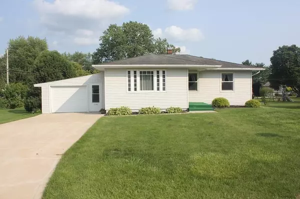 1045 Mound View Dr, Platteville, WI 53818