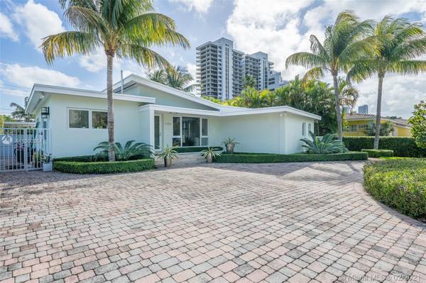 1100 N Venetian Dr,  Miami Beach,  FL 33139