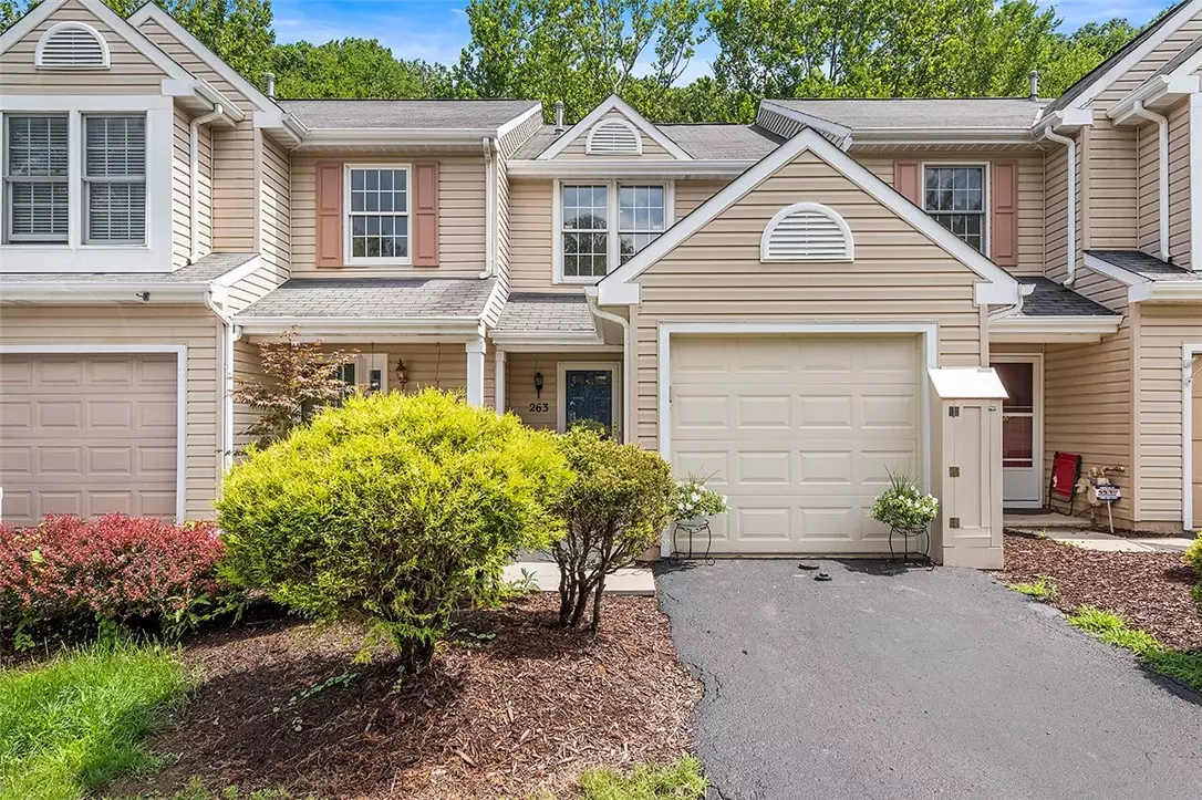 Oakmont, PA 15139,263 Commons Drive