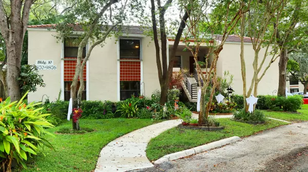 9876 NW 3rd CT #4, Plantation, FL 33324