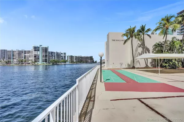 Hollywood, FL 33019,3800 S Ocean Dr #811