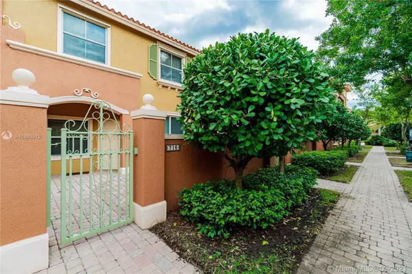 716 SW 106th Ave #2009, Pembroke Pines, FL 33025