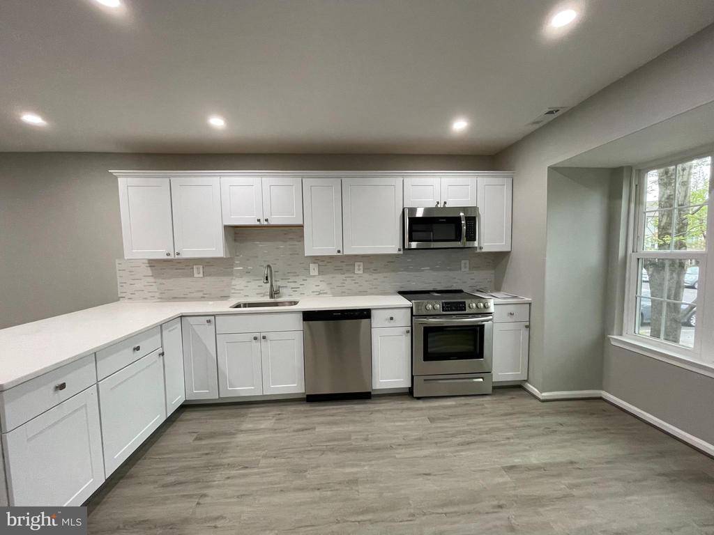 Chantilly, VA 20151,4040 SUMMER HOLLOW CT #151D