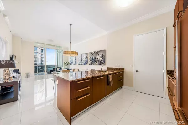 Sunny Isles Beach, FL 33160,15811 Collins Ave #PH 4302