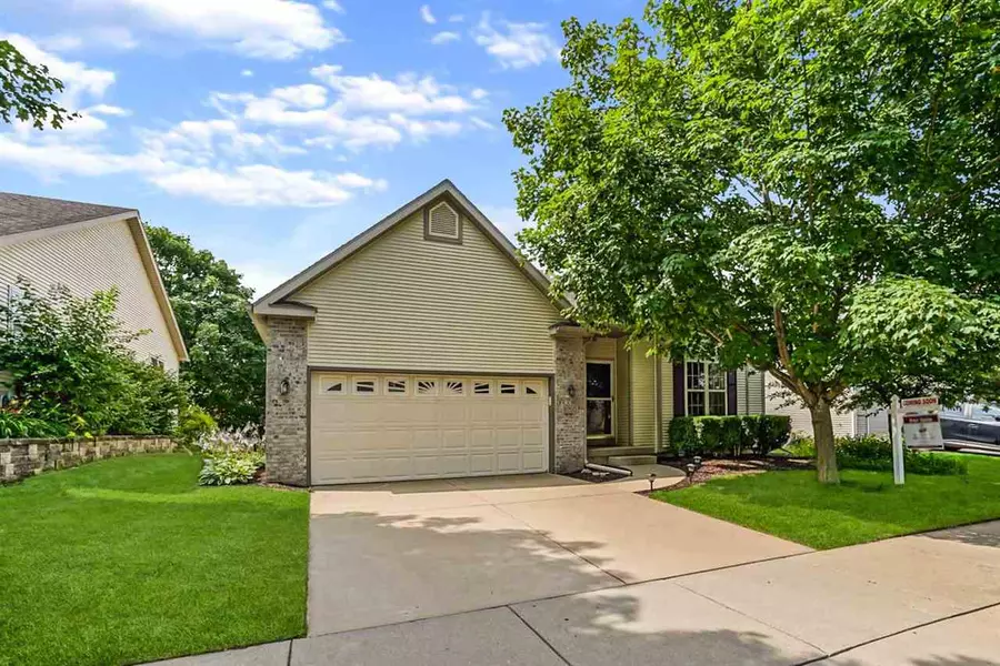 6905 Mill Bluff Dr, Madison, WI 53718