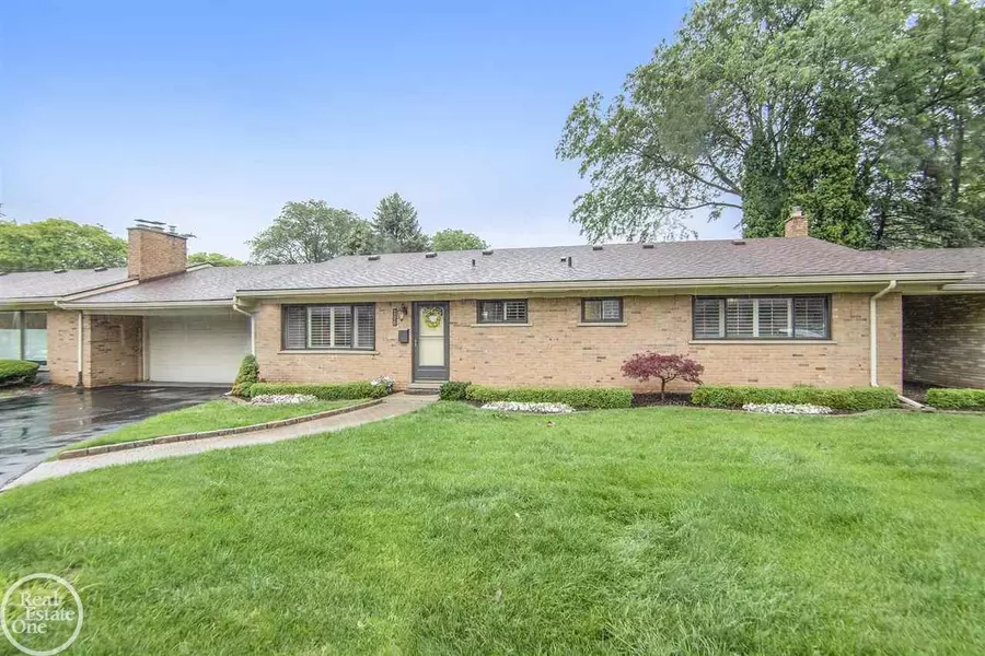 126 E Hickory Grove, Bloomfield Hills, MI 48304