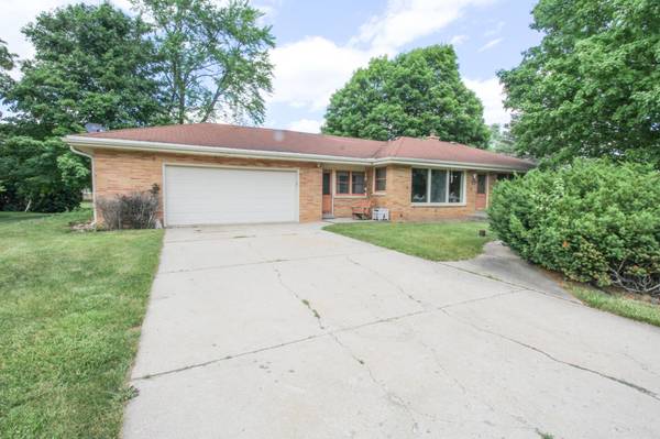 12900 Wembley Rd, Brookfield, WI 53005