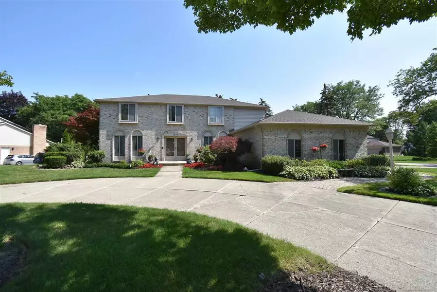 1803 Chatham, Troy, MI 48084