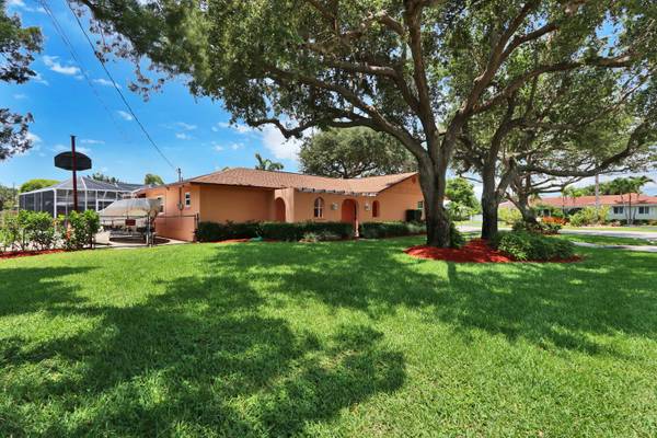 Lake Clarke Shores, FL 33406,8230 Pine Tree LN