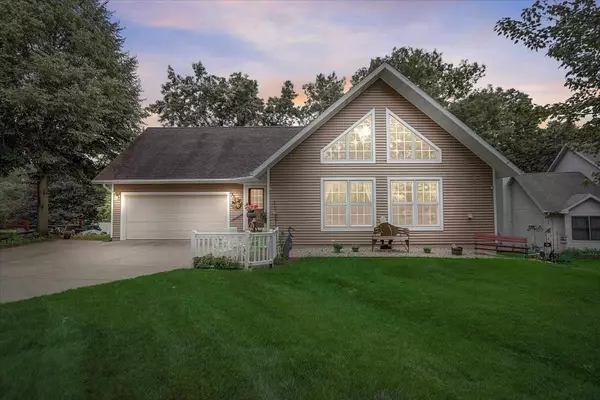 W11095 Lake View Dr, Lodi, WI 53555