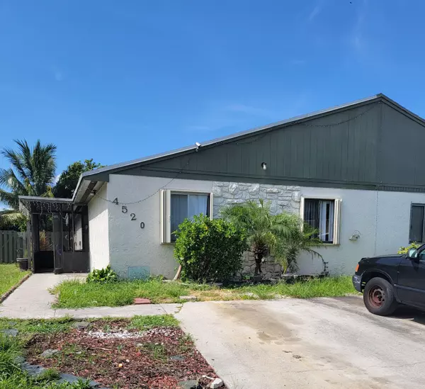 4520 NW 3rd DR, Delray Beach, FL 33445