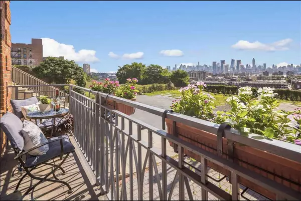 Union City, NJ 07087,307 MANHATTAN AVE  #A