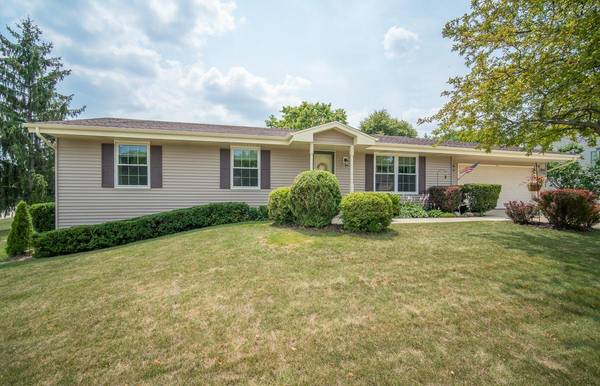 4415 W Hilltop Ln, Franklin, WI 53132