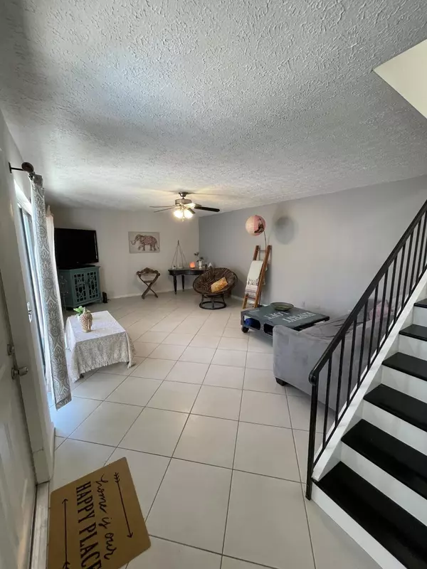 Stuart, FL 34994,746 NW 10th TER 746