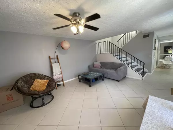 Stuart, FL 34994,746 NW 10th TER 746