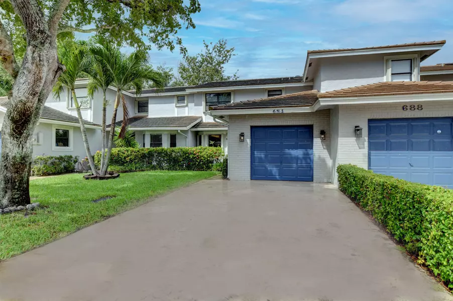 684 Deer Creek Edgewater DR, Deerfield Beach, FL 33442