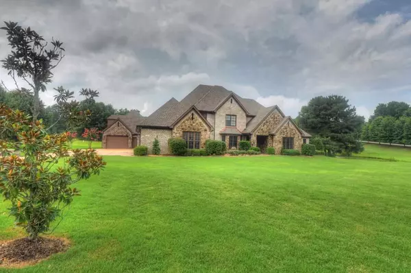 10 WINDBROOK CV, Piperton, TN 38017