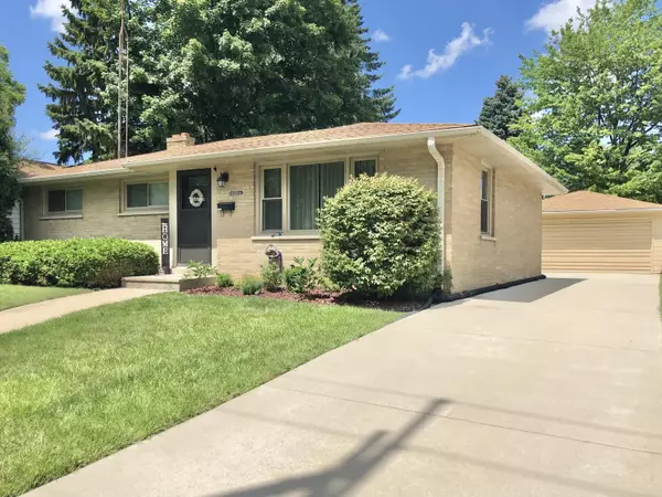 4926 67th St, Kenosha, WI 53142