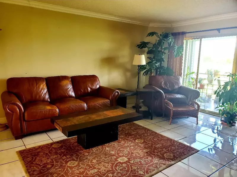 3871 Via Poinciana 202, Lake Worth, FL 33467