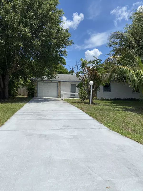 Port Saint Lucie, FL 34983,349 SE Thornhill DR