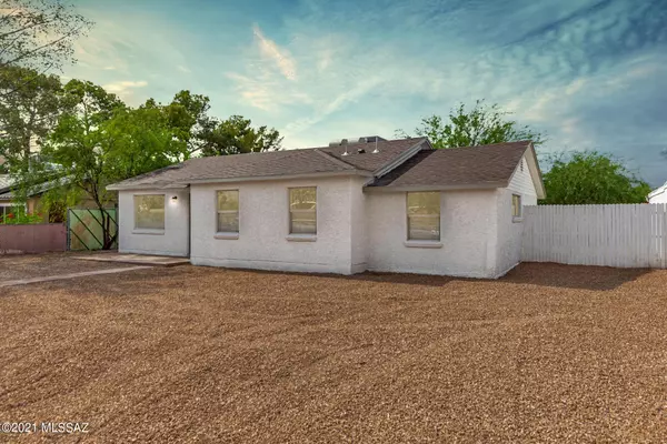 2826 E Glenn Street, Tucson, AZ 85716