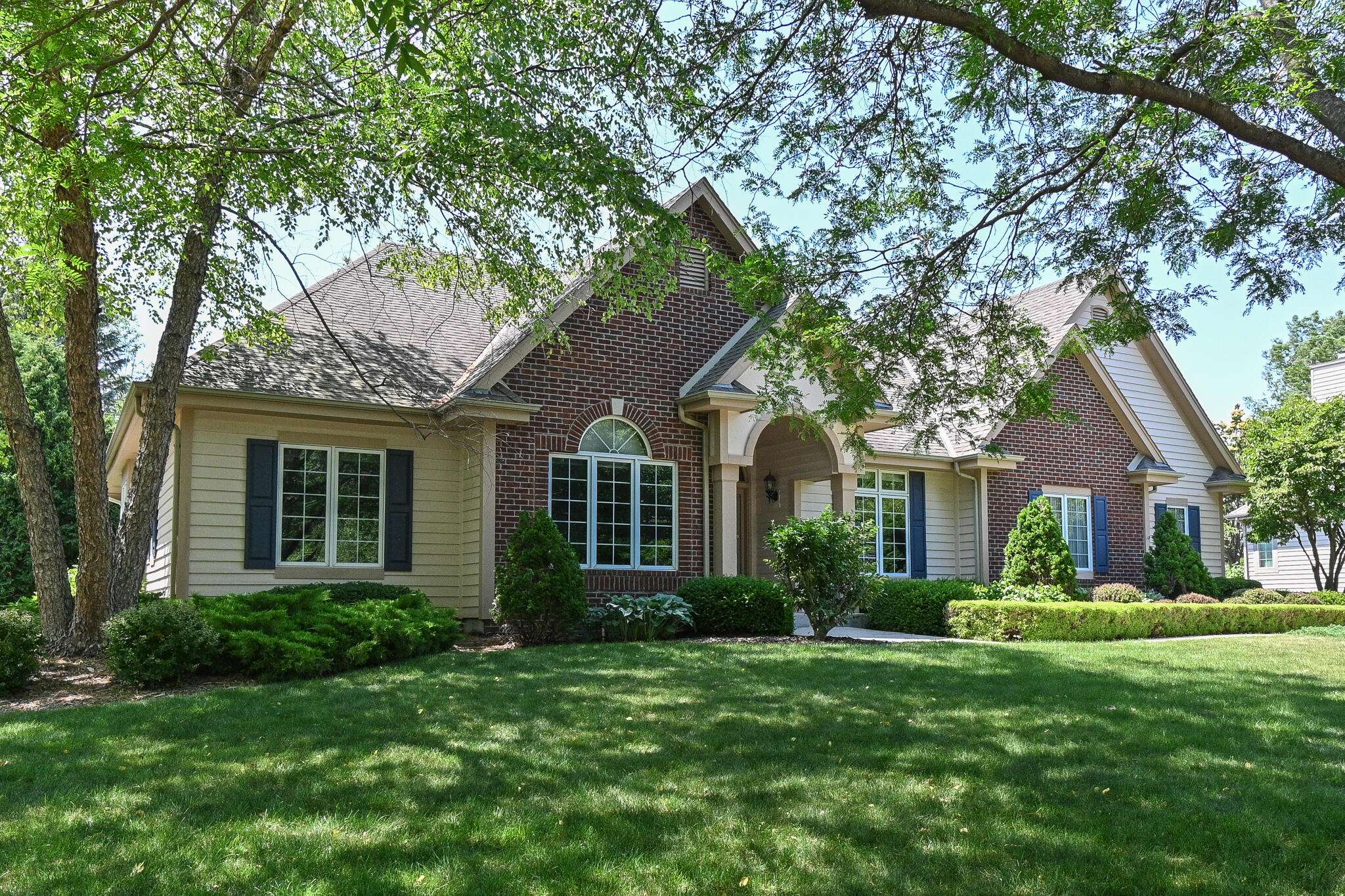 15235 W Woodland Dr, New Berlin, WI 53151