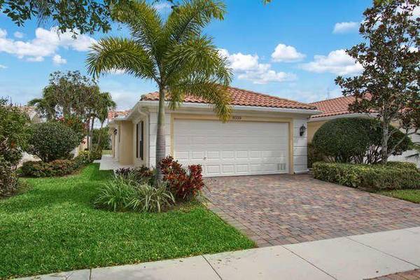 8339 Saint Johns CT, Wellington, FL 33414