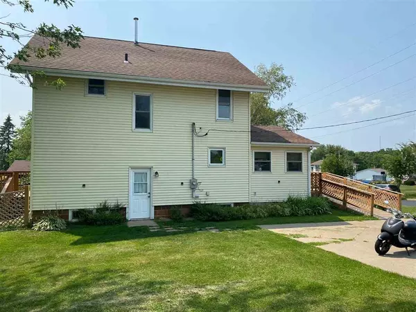 Lancaster, WI 53813,519 E Elm St