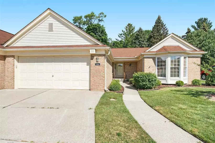 37833 Maple Circle W., Clinton Township, MI 48036-2162