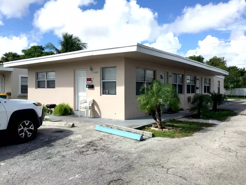 1325 S M ST 1, Lake Worth, FL 33460