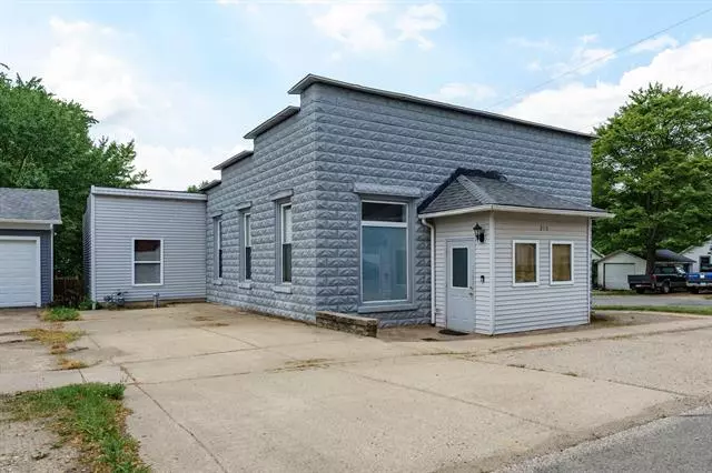 210 N Van Buren Street, Bloomingdale, MI 49026