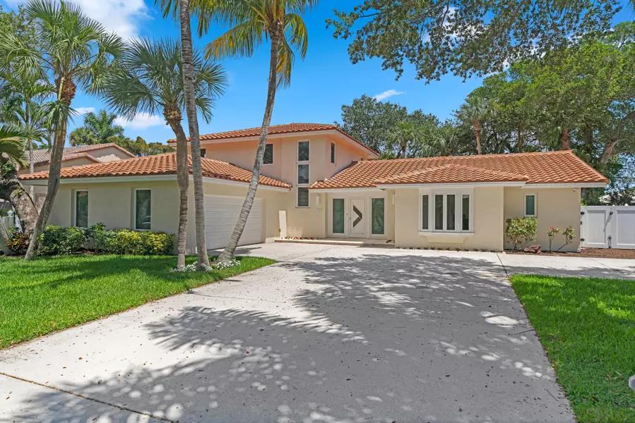 701 Carriage Hill LN, Boca Raton, FL 33486