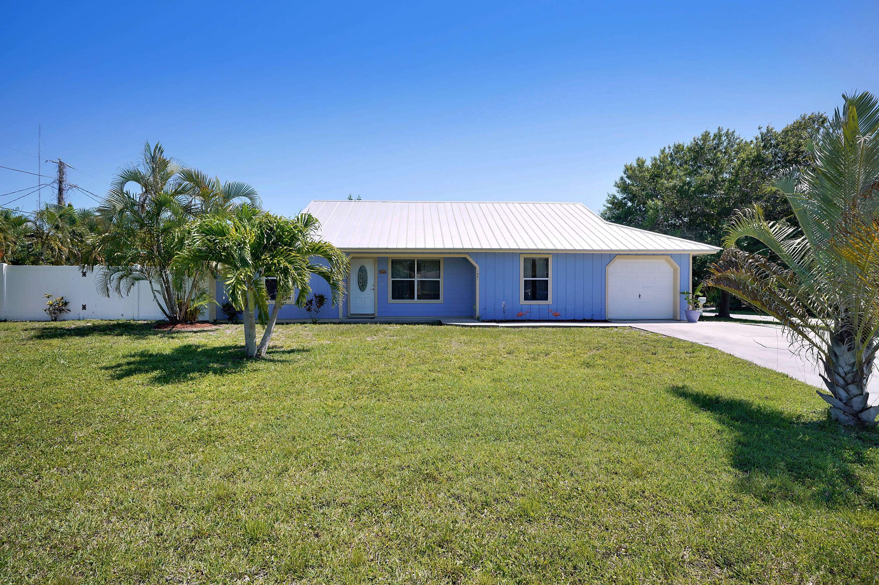 1061 2nd ST, Vero Beach, FL 32962