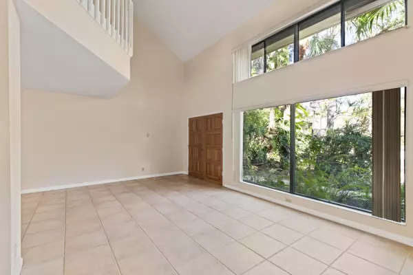 Boca Raton, FL 33486,768 Saint Albans ST