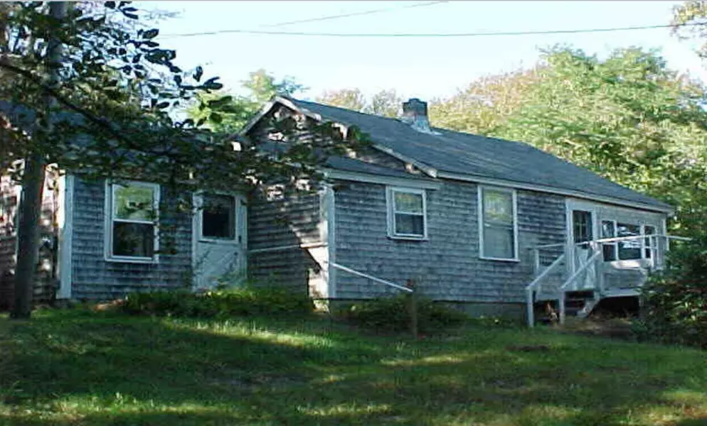 47 Lamberts Cove Rd, West Tisbury, MA 02575