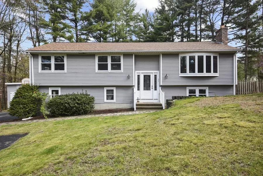 39 Tanglewood Rd, Sterling, MA 01564