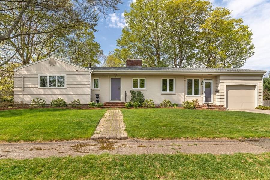 7 Lawnbank Rd, Beverly, MA 01915