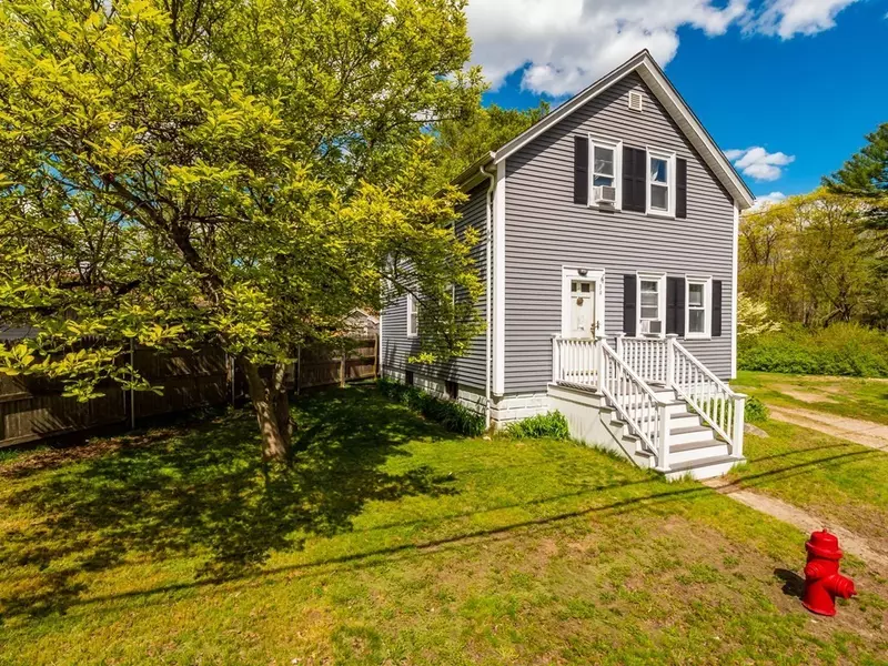 39 Nyes Ln, Acushnet, MA 02743