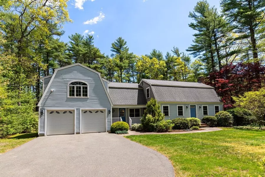 37 Upland Rd, Plympton, MA 02367