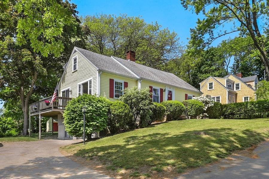 10 Howe St, Hingham, MA 02043