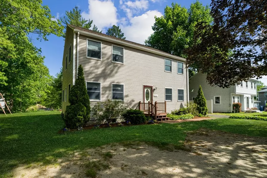 1041 Monponsett St, Hanson, MA 02341