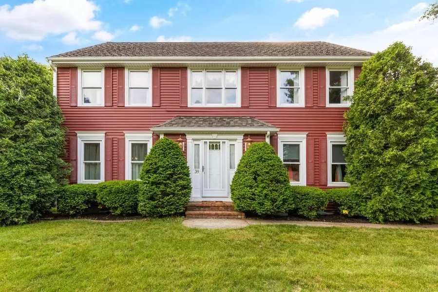 39 Wilder Ln, Hanover, MA 02339