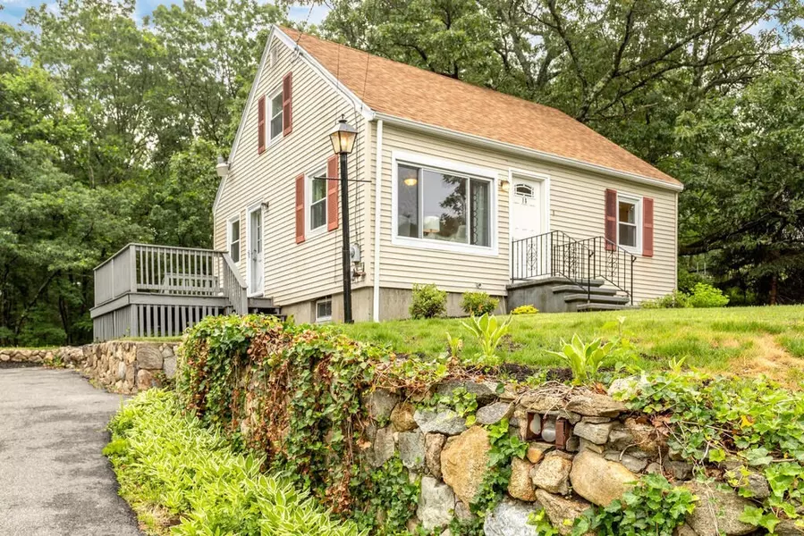 18 Woodbury Rd, Billerica, MA 01821