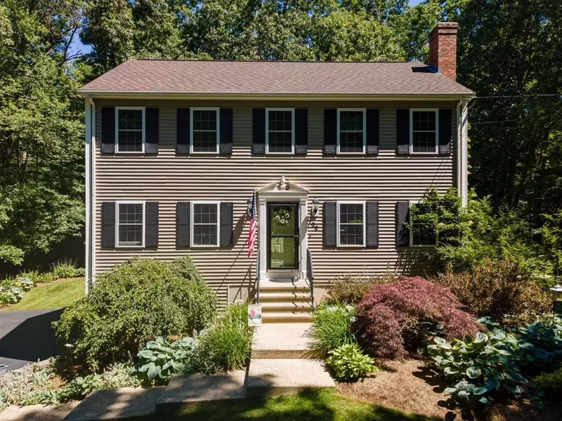 90 Long Hill Rd, West Brookfield, MA 01585