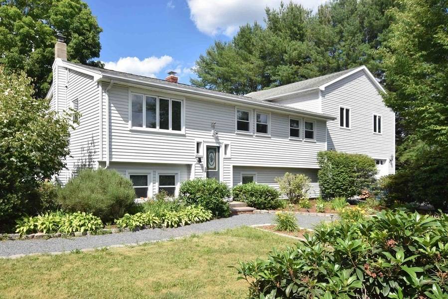 8 Esbjurn Dr, Rehoboth, MA 02769